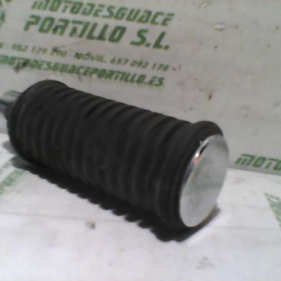 Foto de Reposapies trasero izquierdo Suzuki Marauder 250 referencia 193-21-33297