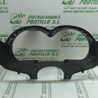 Foto de Embellecedor de cuadro de luces Aprilia Atlantic 250 referencia 142-17-10048