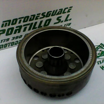 Foto de Plato magnetico Piaggio HEXAGON 2T-125 referencia 175-17-18275