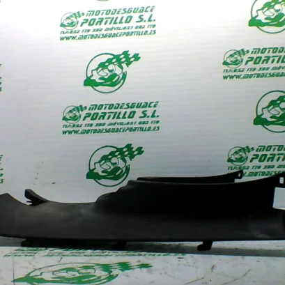 Foto de Carcasa bajo asiento Kymco Super Dink 125 referencia 100-22-36559