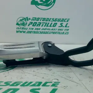 Foto de Estribera trasera izquierda con reposapies Honda Pcx 125 referencia 181-23-46242 foto 3