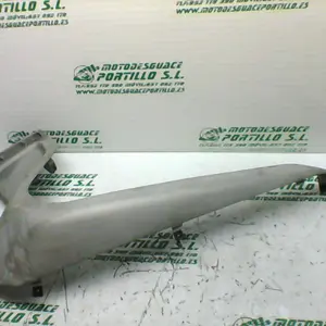 Foto de Embellecedor lateral derecho Yamaha XMAX 250 referencia 431-21-32473 foto 6