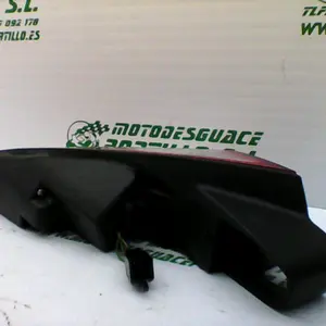 Foto de Intermitente trasero derecho Peugeot Satelis 125 referencia 240-19-36102 foto 7