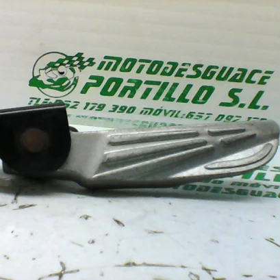 Foto de Reposapies trasero izquierdo Peugeot tweet 125 referencia 67-19-17840