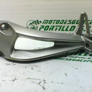 Foto de Estribera trasera izquierda Yamaha FZ1-N referencia 177-19-21619 foto 2