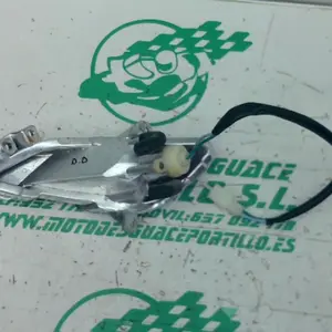 Foto de Intermitente delantero derecho Peugeot TWEET 125 15-18 referencia 8-24-47020 foto 4