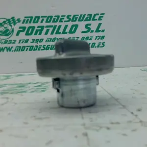Foto de Tapón de deposito de gasolina Honda PS 125 referencia 106-24-47751 foto 3