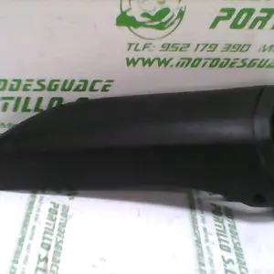 Foto de Embellecedor lateral derecho Yamaha YBR 125 i referencia 118-19-19816 foto 11