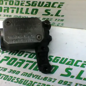 Foto de Bomba de freno delantero Yamaha XMAX 250 referencia 213-19-22439 foto 8