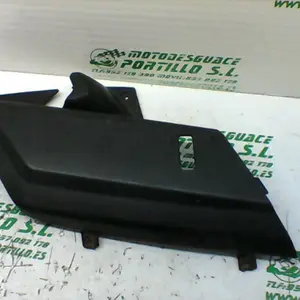 Foto de Carcasa lateral trasera derecha Yamaha XMAX 250 referencia 307-22-37444