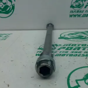 Foto de Eje del basculante Kawasaki Z 900 referencia 6-24-47620