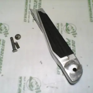 Foto de Reposapies trasero derecho Kymco Xciting 500 referencia 70-23-42928 foto 3