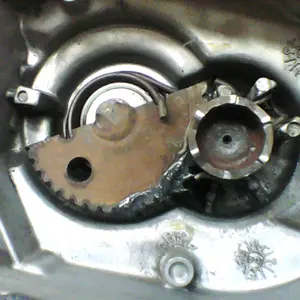 Foto de Tapa de cárter Kymco Grand dink 125 referencia 169-23-48532 foto 5