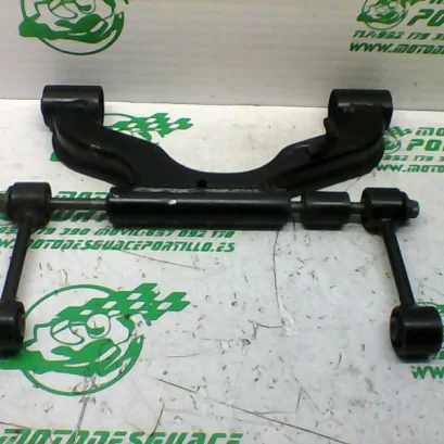 Foto de Soporte de motor Yamaha XMAX 250 referencia 213-19-37357