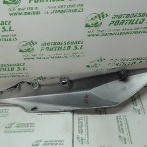 Foto de Carcasa lateral trasera izquierda Honda CBF 250 referencia 214-19-23153 foto 5