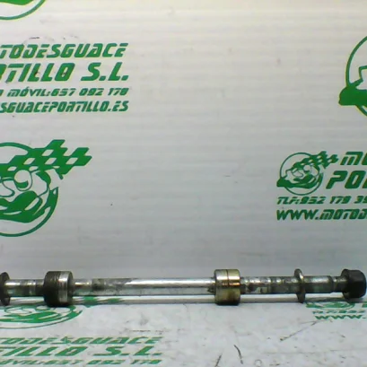 Foto de Eje de rueda trasera Daelim Roadwin 125 i referencia 230-19-38093