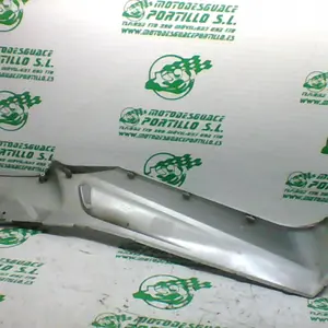 Foto de Embellecedor de carcasa delantera izquierda Yamaha X MAX 125 referencia 304-21-31490 foto 3
