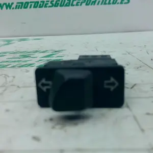 Foto de Interruptor de intermitente Honda Pcx 125 referencia 181-23-46261 foto 2