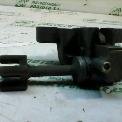 Foto de Cerradura del asiento Yamaha FLAME 125R 97-00 referencia 117-17-12721