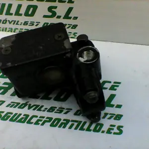 Foto de Bomba de freno delantero Yamaha YBR 125 i referencia 171-21-30489 foto 2