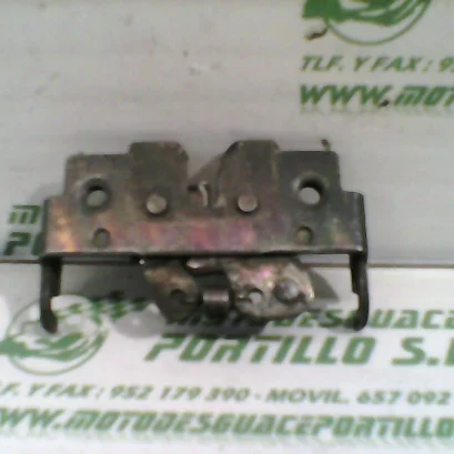 Foto de Cerradura del asiento Suzuki Burgman 125 referencia 69-19-21083