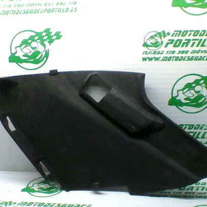 Foto de Carcasa bajo asiento izquierdo Derbi RAMBLA 250 referencia 304-20-27238