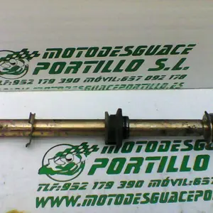 Foto de Eje de rueda delantera Yamaha YBR 125 i referencia 323-19-24457 foto 3