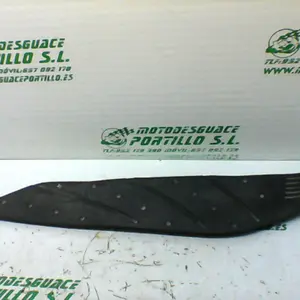 Foto de Alfombrilla izquierda Yamaha XMAX 250 referencia 213-19-37435 foto 7
