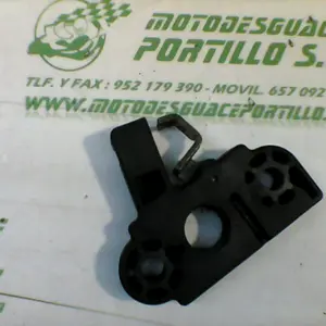 Foto de Cerradura del asiento Yamaha Majesty 125 referencia 230-18-23525 foto 8