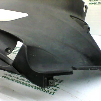 Foto de Carcasa lateral trasera derecha Suzuki SIXTEEN 125 referencia 281-18-19610