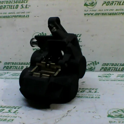 Foto de Pinza de freno delantera izquierda Yamaha TMAX 530 12-15 referencia 218-18-15437
