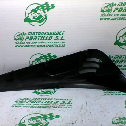 Foto de Carcasa lateral trasera izquierda Vespa ET2 50 referencia 316-19-33857