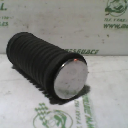 Foto de Reposapies trasero derecho Suzuki Marauder 250 referencia 193-21-33296
