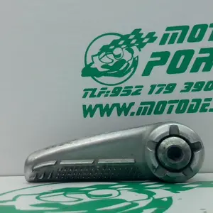 Foto de Reposapies trasero izquierdo Yamaha Xenter 125 referencia 446-22-40764