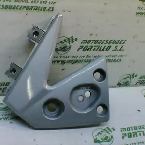 Foto de Embellecedor del faro Hyosung GT 250 I COMET referencia 197-18-16271 foto 2