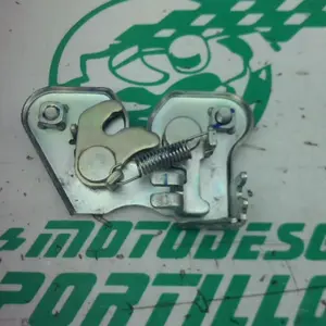 Foto de Cerradura del asiento Honda CB 500XA referencia 415-23-47797 foto 4