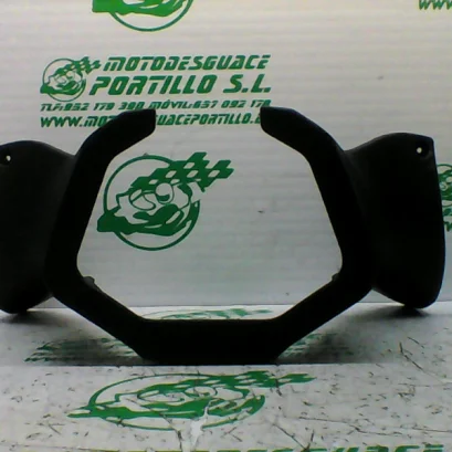 Foto de Embellecedor del manillar Kymco super dink 300 i referencia 113-23-43386