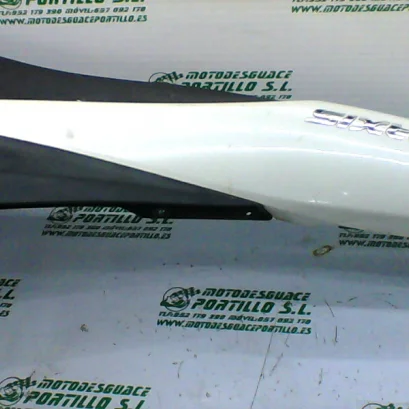 Foto de Carcasa lateral trasera izquierda Suzuki SIXTEEN 125 referencia 281-18-19611