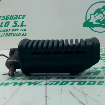 Foto de Reposapies delantero derecho Suzuki RV 125 referencia 146-23-44930