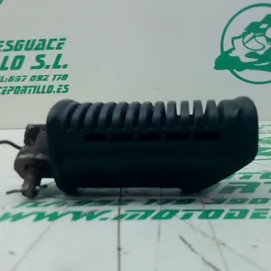 Foto de Reposapies delantero derecho Suzuki RV 125 referencia 146-23-44930