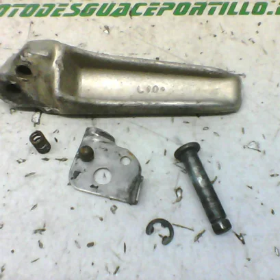 Foto de Reposapies trasero izquierdo Suzuki SV 650 S referencia 332-19-24979