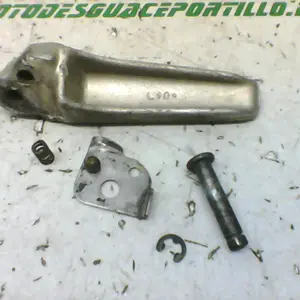 Foto de Reposapies trasero izquierdo Suzuki SV 650 S referencia 332-19-24979 foto 1