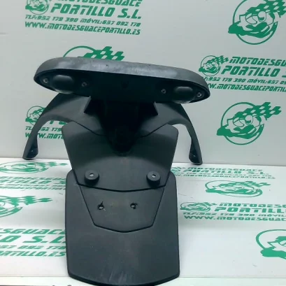 Foto de Portamatrícula con piloto Piaggio MP3 YOURBAN 300 LT referencia 440-21-36667