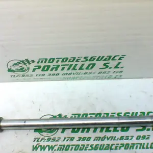 Foto de Eje de rueda delantera Yamaha XMAX 250 referencia 213-19-37424 foto 2