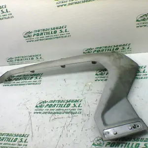 Foto de Embellecedor lateral derecho Yamaha XMAX 250 referencia 431-21-32473 foto 4
