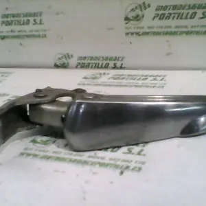 Foto de Reposapies trasero izquierdo Vespa Granturismo 125 referencia 426-22-44774 foto 7