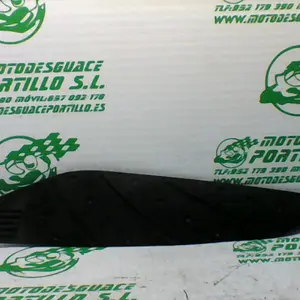 Foto de Alfombrilla izquierda Yamaha XMAX 250 referencia 213-19-37435 foto 4