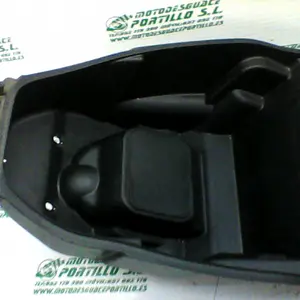 Foto de Porta-casco Kymco Agility city 125 referencia 409-21-32253 foto 6