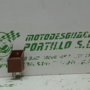 Foto de Rele de arranque Piaggio ZIP H2O 2T 3 50 referencia 72-20-25699 foto 7