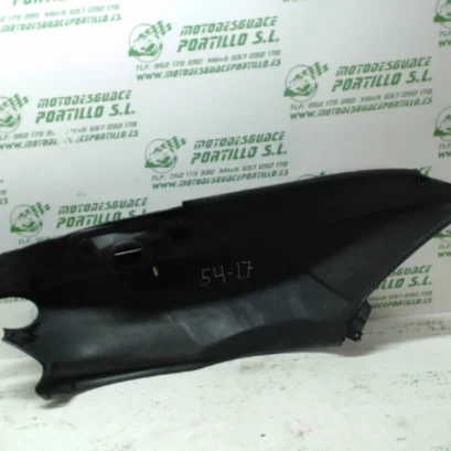 Foto de Carcasa lateral trasera izquierda Yamaha Majesty 125 referencia 125-17-11569